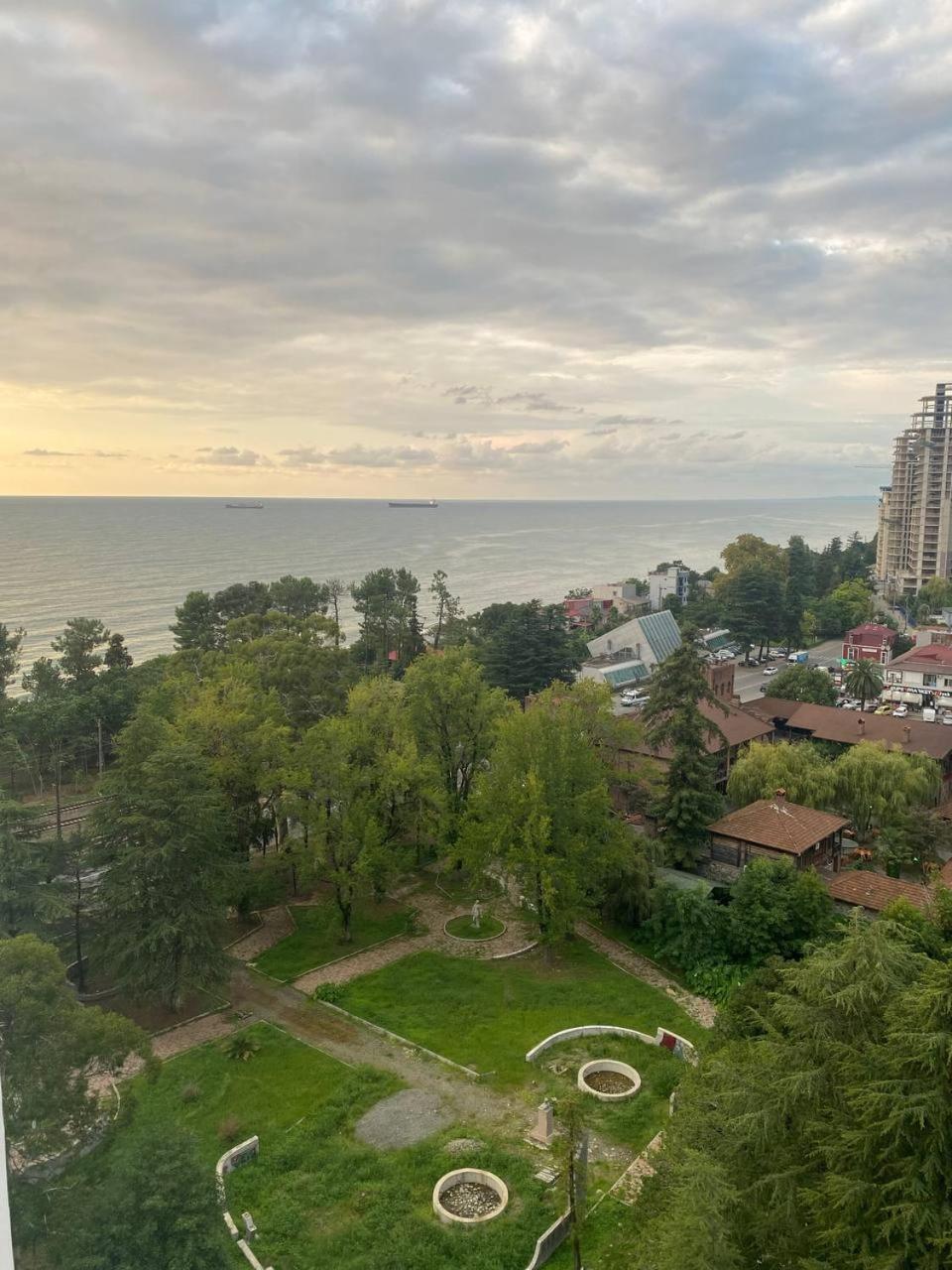 Аппартаменты С Двумя Балконами На Море И Горы Makhinjauri Exterior photo